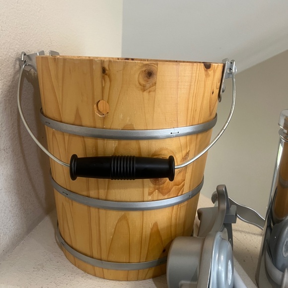 Aroma‎ ice cream maker model AIC-305EM 5 Quart - Picture 8 of 16